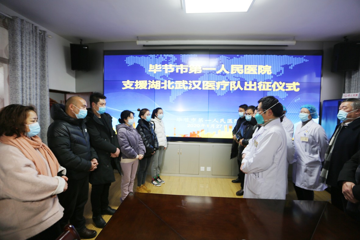 刘光舟（左三）参加“出征”仪式 周文波 摄.jpg