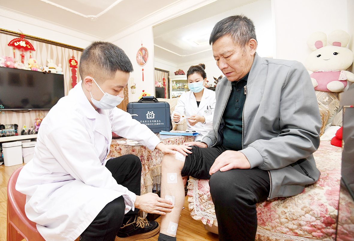敷贴治疗。.JPG
