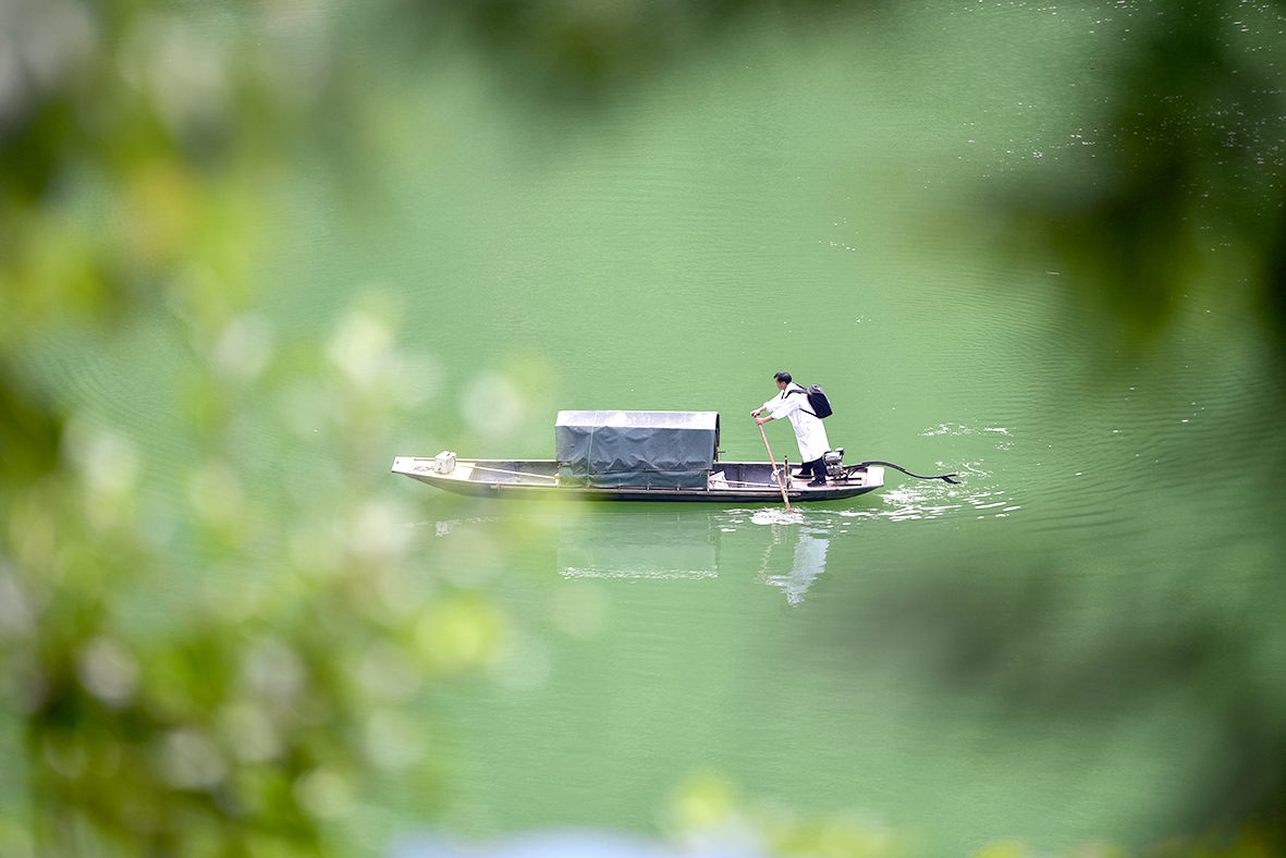 的河道上。.jpg