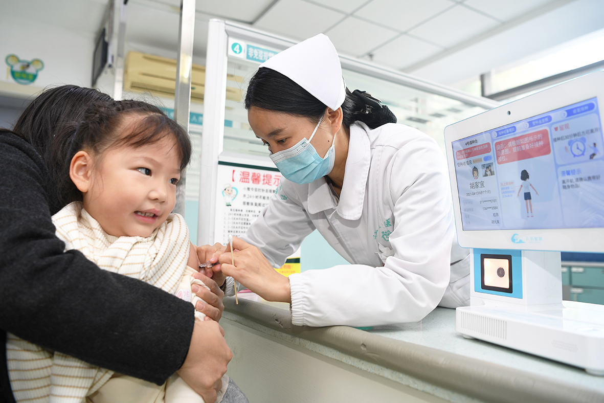 小朋友接种流感疫苗。.JPG
