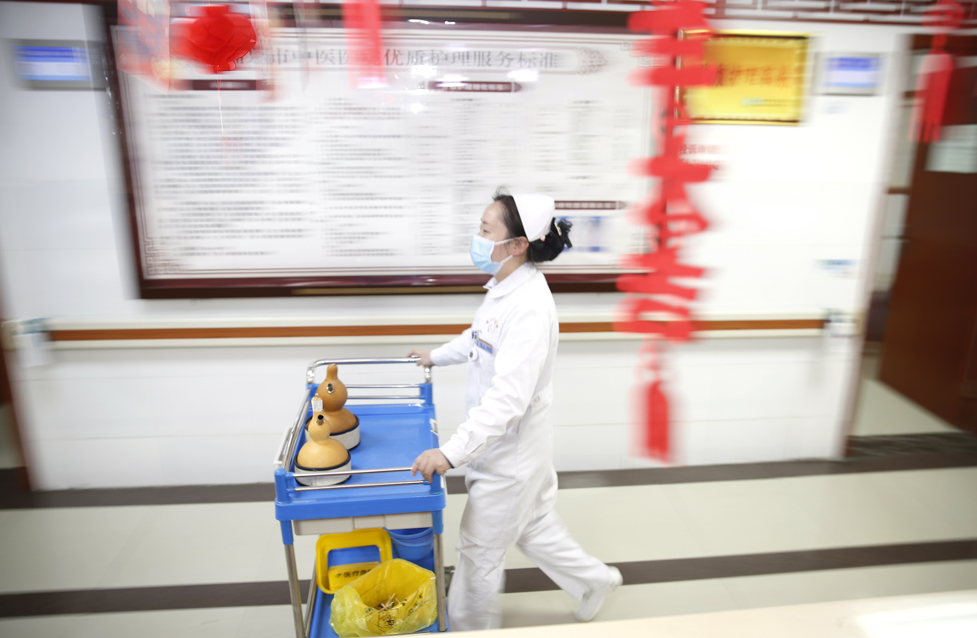 忙碌的身影。本报通讯员 黄欢 摄.jpg