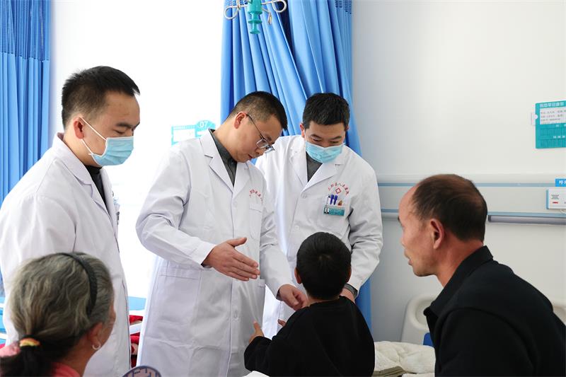 吴术红院长进行教学查房 (11).JPG