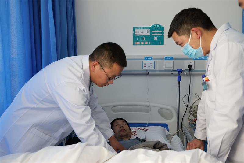 吴术红院长进行教学查房 (7).JPG